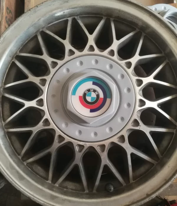RJ wheels logo center with dots